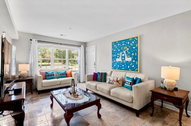 Living room - 8707 Grasmere Ct Unit 8707