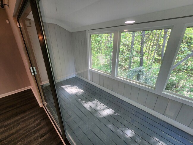 Photo - 915 Seasons Pkwy