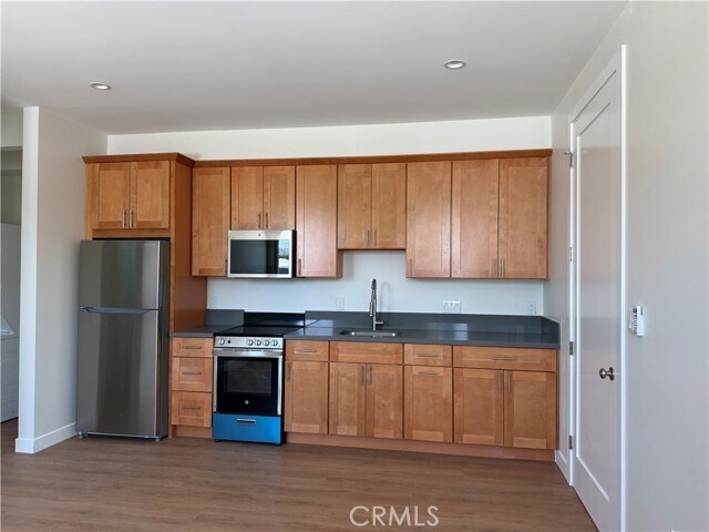 Photo - 20953 Saticoy St