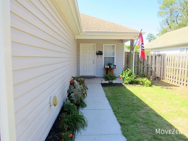 Photo - 2034 Monroe St