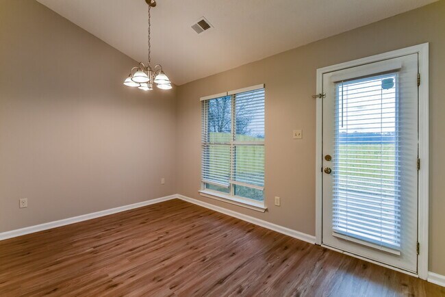 Photo - 5580 Kaitlyn Dr E