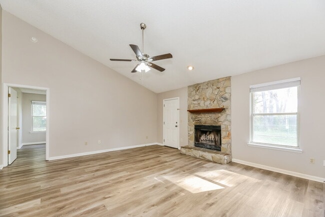 Photo - 2115 Center Way