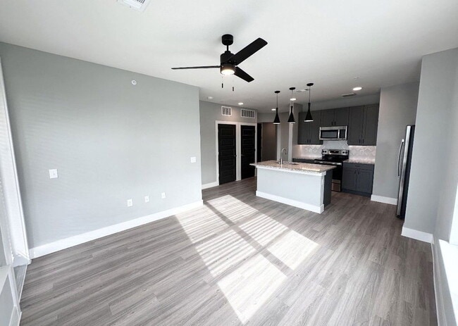 Building Photo - 5005 E Parmer Ln Unit 3130