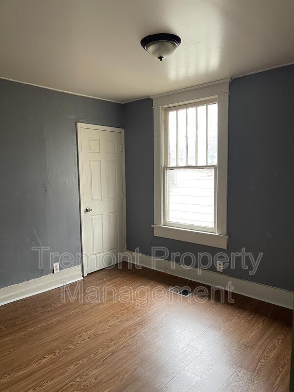 Photo - 1218 E 35th St