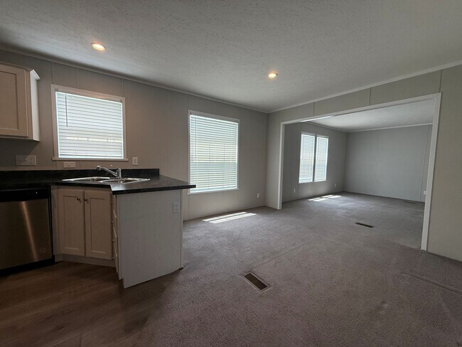 Photo - 46000 Geddes Rd