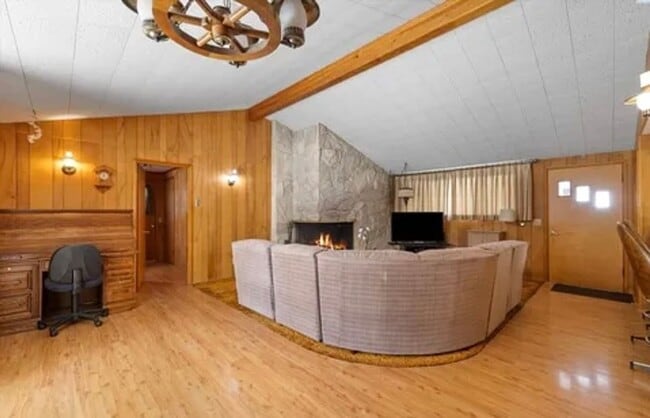 Photo - Spacious 4-Bedroom Home with Solar Panels in Richland