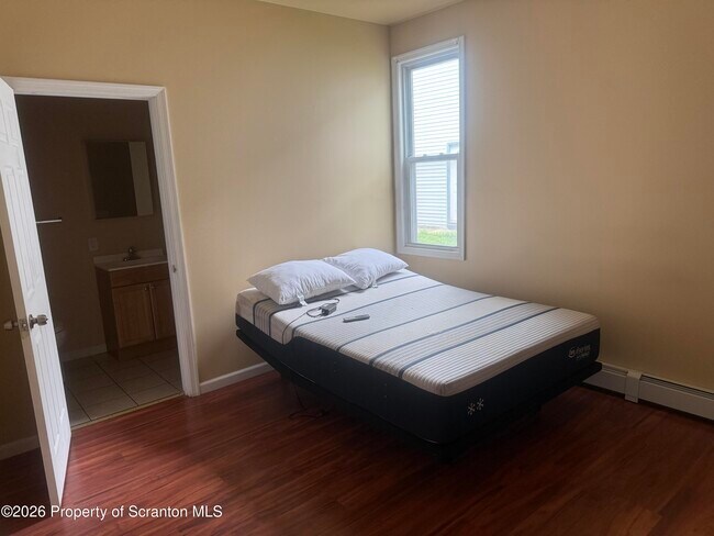 Photo - 1409 Sanderson Ave