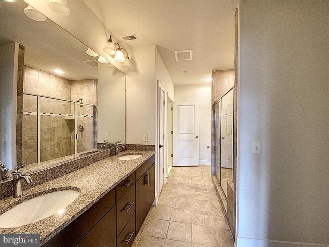 Photo - 2903 Bleeker St Unidad 303