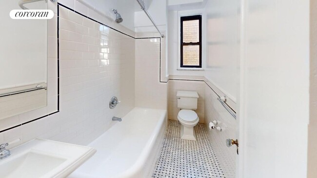 Photo - 210 E 68th St