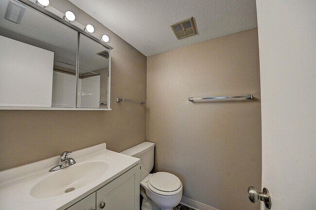 Photo - 1215 Oakland Rd NE Unit 17