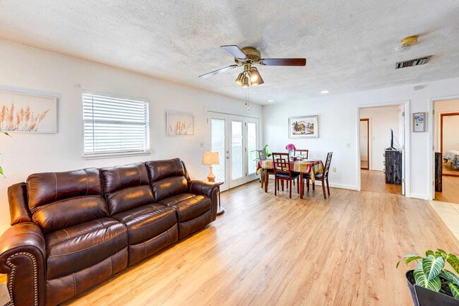 Building Photo - 3602 Waterloo Dr