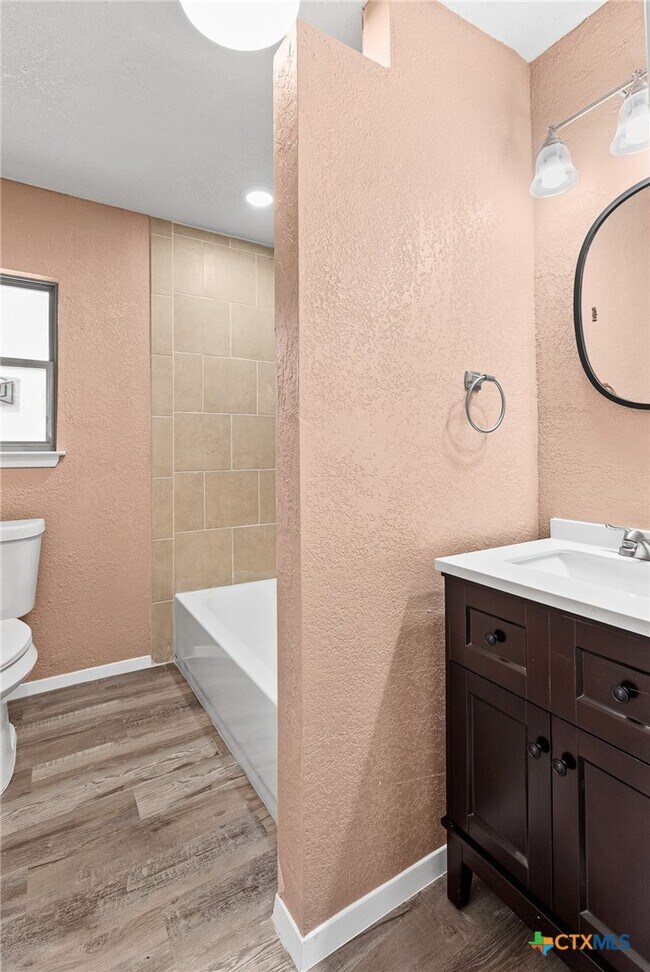 Photo - 906 Attas Ave