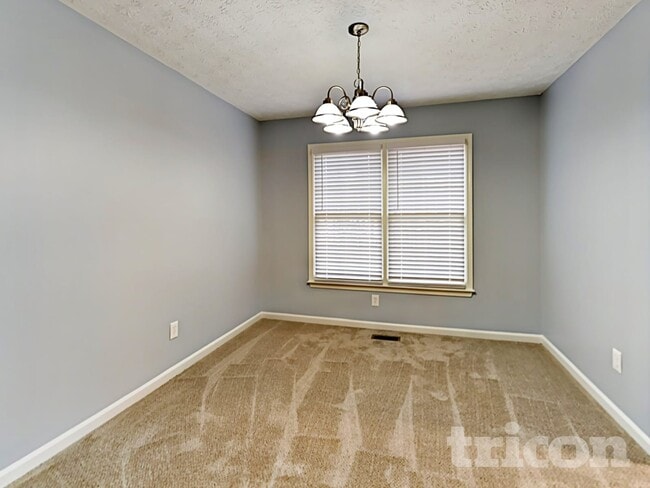 Photo - 262 Maplelake Dr