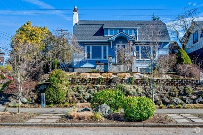 Building Photo - Charming 3?Bed / 1?Bath Dutch-Colonial Hom... Rental
