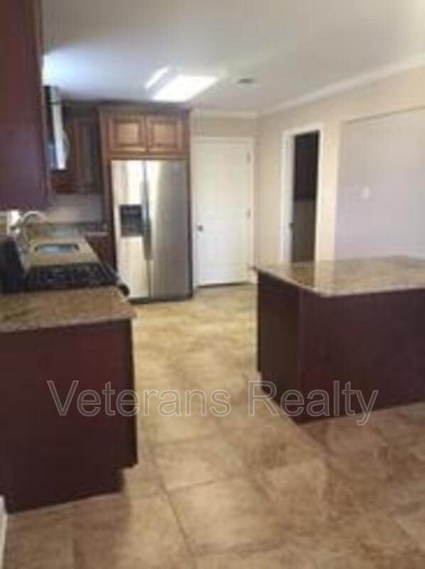 Building Photo - 2135 Baywood Dr