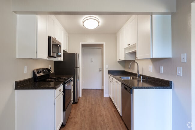 1BR, 1BA - Stateline - Kitchen