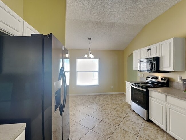 Photo - 801 MacKenzie Cir