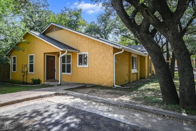 Building Photo - 4902 Duval Rd Unit H1