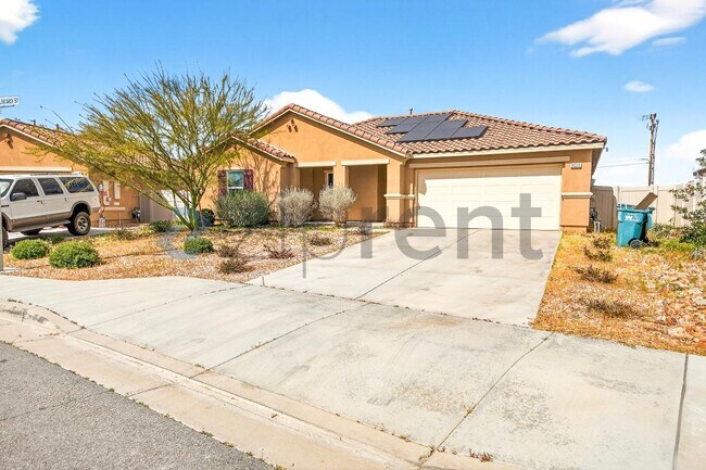 Photo - 2023 E Lingard St