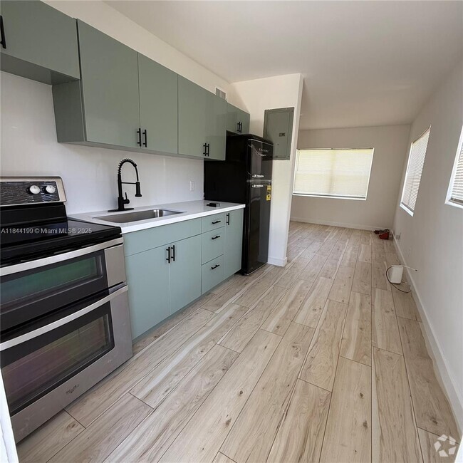 Building Photo - 1827 N Dixie Hwy Unit 1 Rental