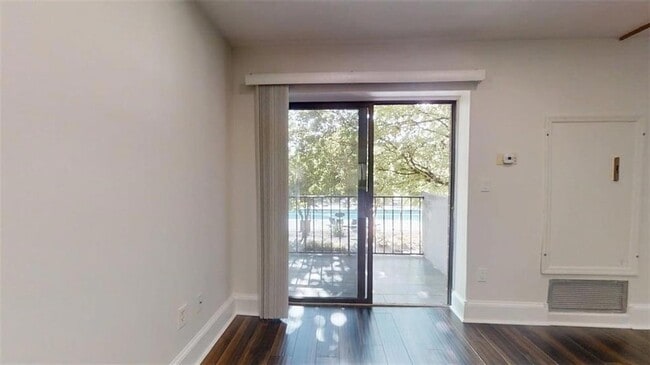 Building Photo - 300 Johnson Ferry Rd Unit A206