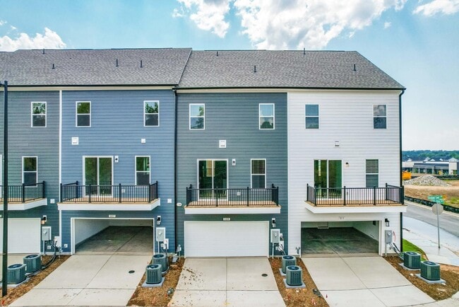 Photo - 4 Bedroom Townhome 2 Car garage - Wake Forest