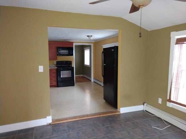 Photo - 58 Burnham St Unidad Downstairs Rental