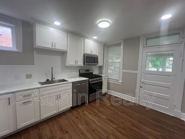 Photo - 1018 Commodore Dr Unit Apt A