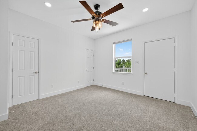 Photo - 714 Zoe St