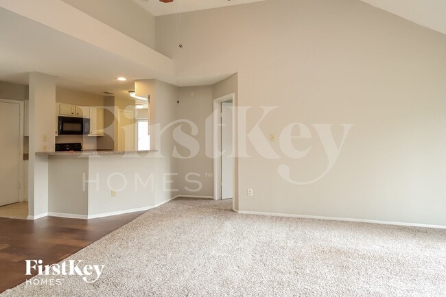 Photo - 2710 Village Ct