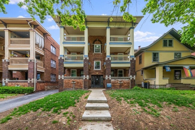 2805 CHARLOTTE