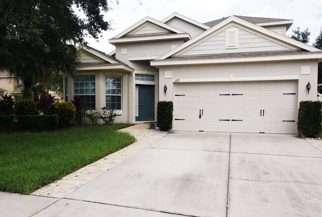 Building Photo - Lovely 3 Bedroom + Loft /Bedroom - 3 Baths...