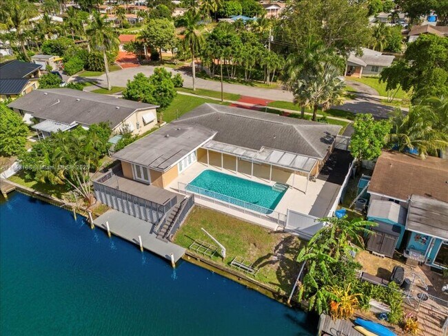 Photo - 4 bedroom in Plantation FL 33317