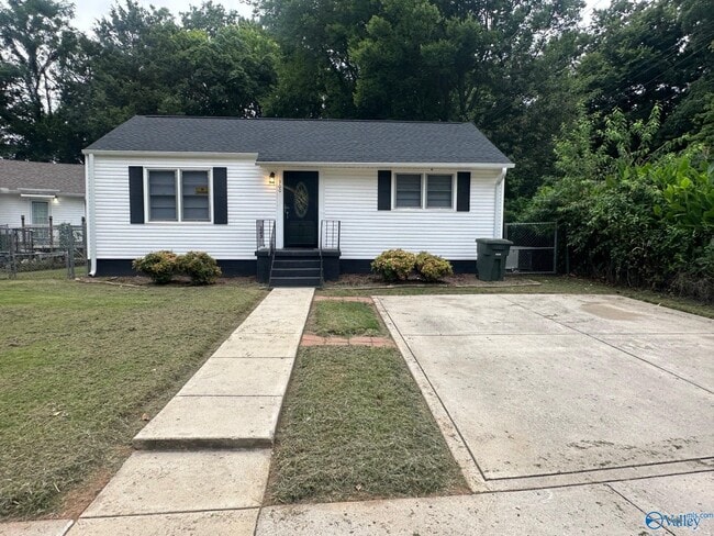 Building Photo - 300 N Plymouth Rd NW Rental