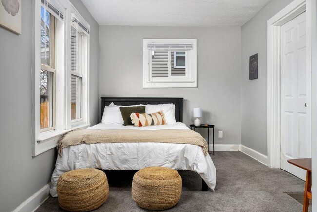 Photo - 975 Heyl Ave