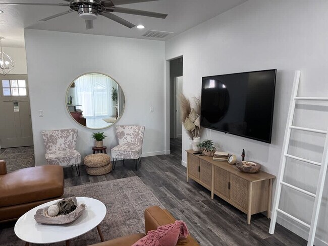 2084 W Bella Ln Unit SI ID1460910P