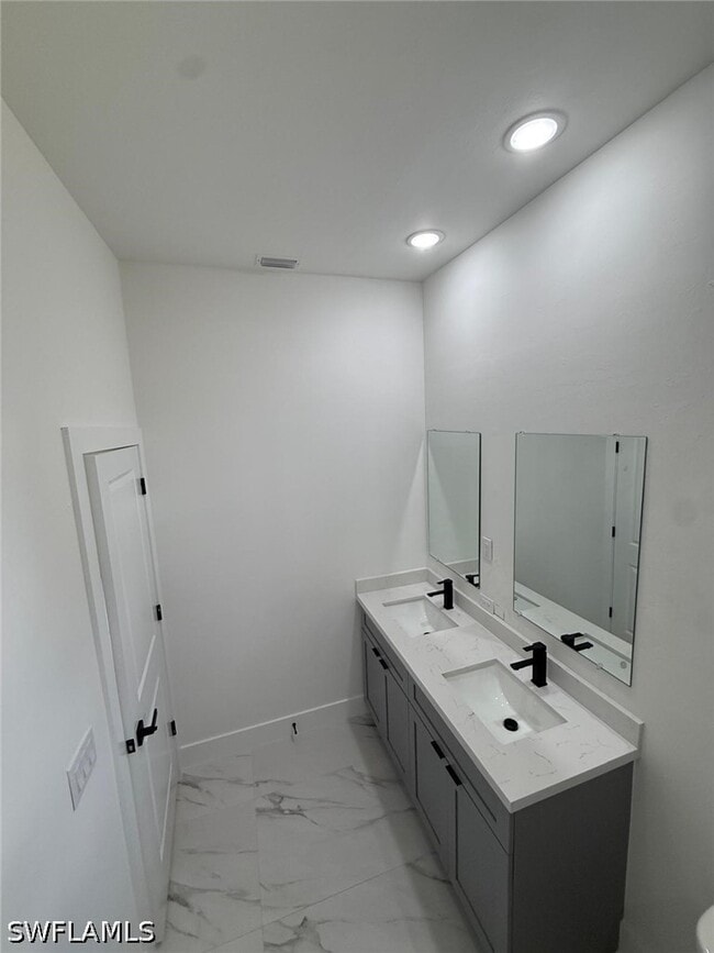 Photo - 1089 Eisenhower Blvd