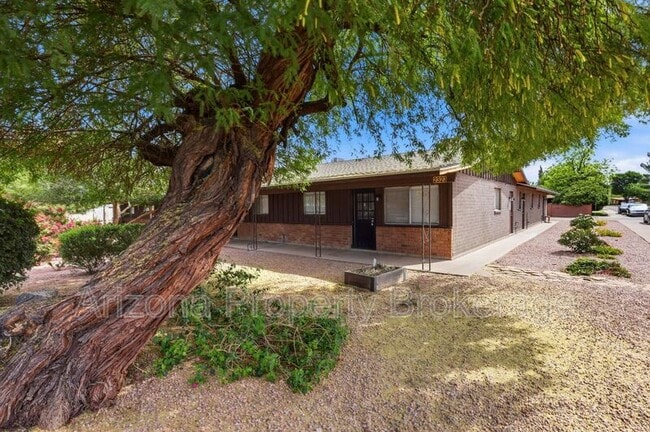 Building Photo - 2323 S College Ave Unit Apt. 6