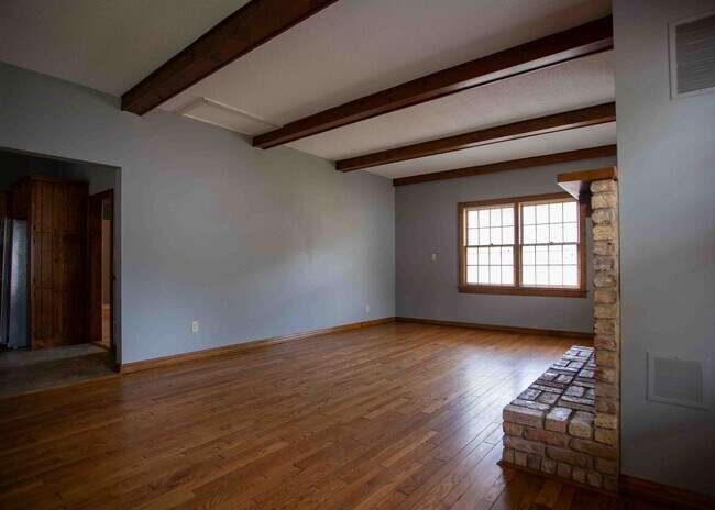 Photo - 3 bedroom 2.5 bathroom home with a fully fenced yard!