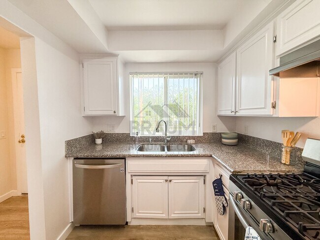 Photo - 11839 Burbank Blvd Unit 7