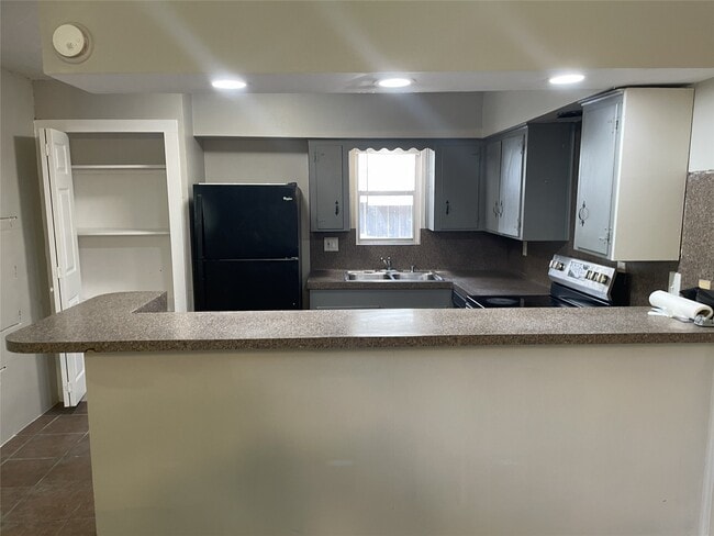 Photo - 8915 Reamer St