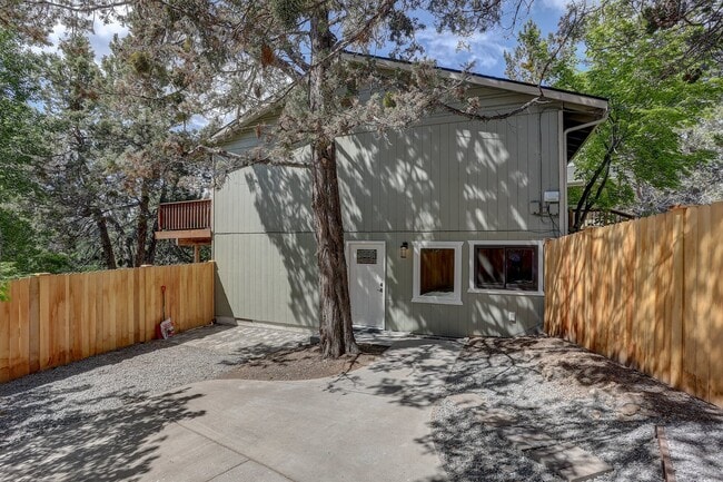 Building Photo - 1445 NW Portland Ave Unit 2
