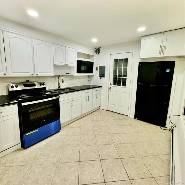 Photo - 11 Blue Spruce Rd