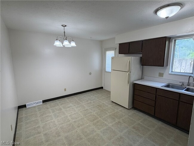 Photo - 672 Loomis Ave Unit 682
