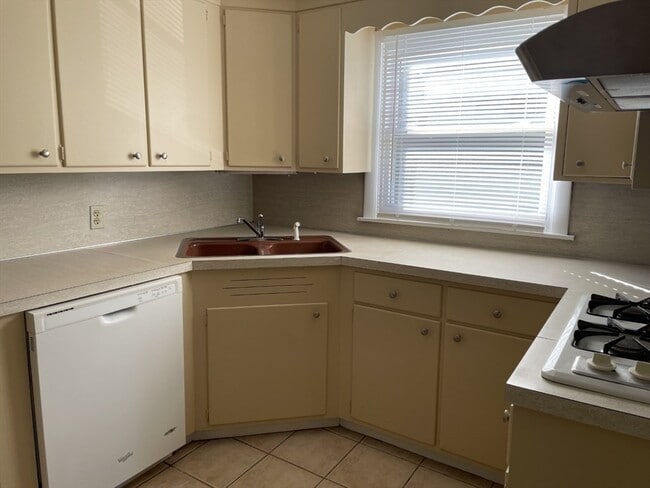 Photo - 27 Elliot St Unit 2