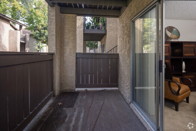 2BR, 2BA - 803SF Model Room