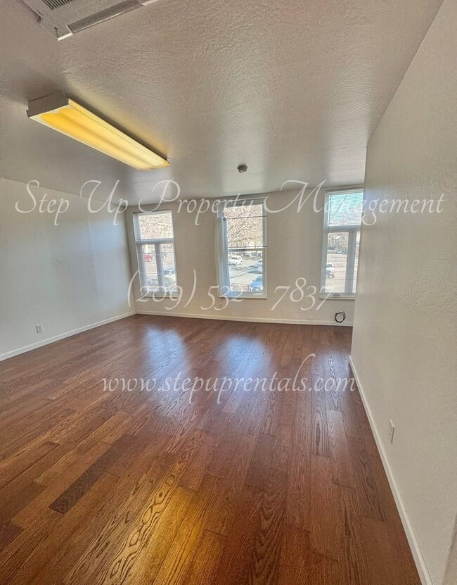 Photo - 69 S Washington St Unit 4