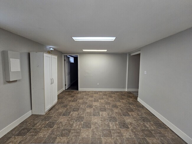 Photo - 9843 Harrison St