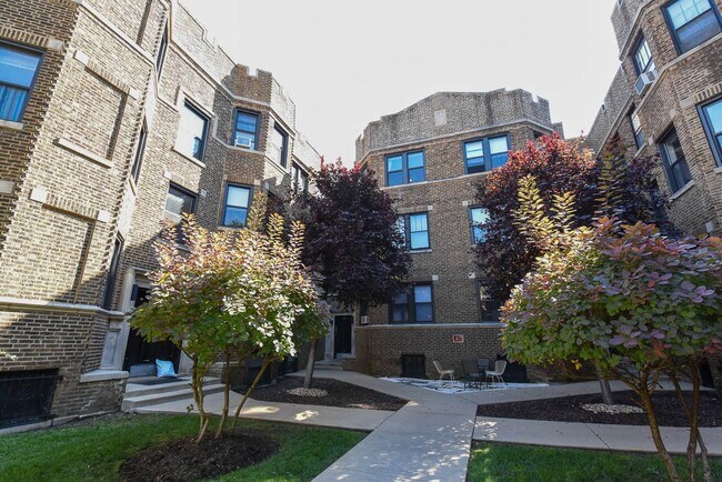 Photo - 629 W Cornelia Ave Condo Unit S3