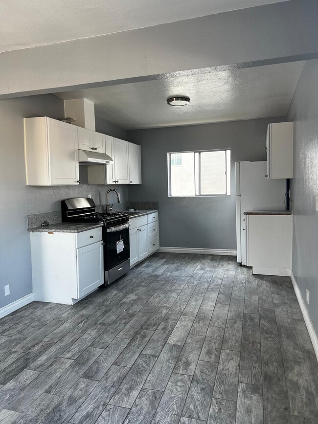 Photo - 120 W 73RD ST